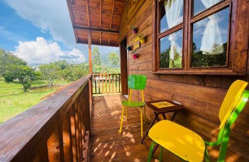 Jardin Chalet De Esquí | Finca Maracuba Cabañas Limón, Manzana y Níspero