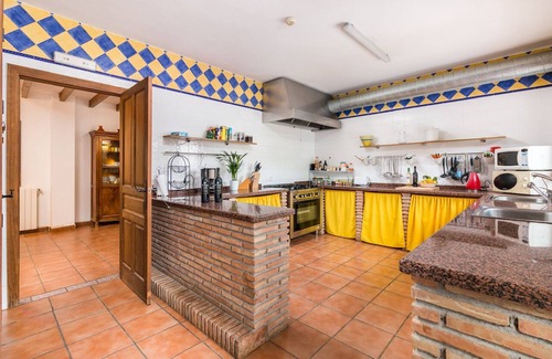 Pizarra Villa | Finca cerca de Pizarra, cerca de Málaga y el mar, piscina, WiFi, todas las habitaciones tienen baño propio.