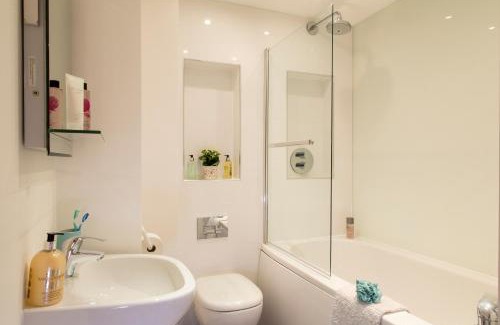 Finchley Church End Apartamento | Finchley Central - Luxury 2 bed ground floor apartment