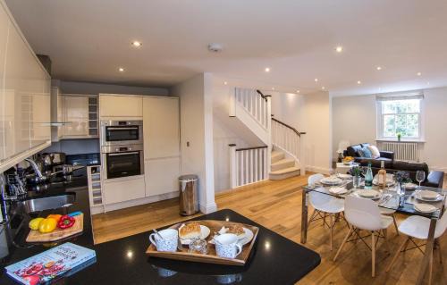 Finchley Church End Apartamento | Finchley Central Luxury 3 bed triplex loft style apartment