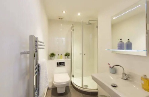 Finchley Church End Apartamento | Finchley central - spacious ground floor apartment
