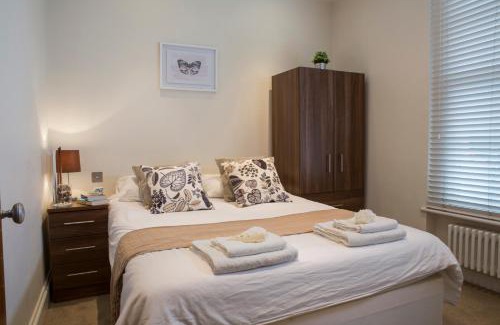 Finchley Church End Apartamento | Finchley Central Spacious 3 bed triplex loft style apartment