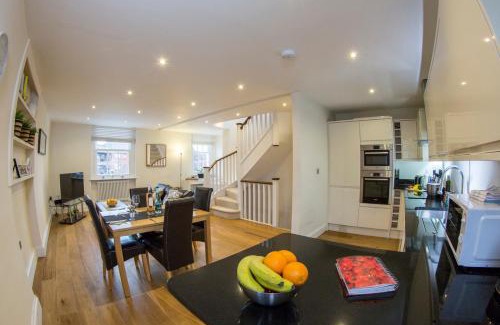 Finchley Church End Apartamento | Finchley Central Spacious 3 bed triplex loft style apartment