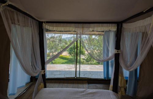Buhongo Cabina | Find a quiet Beach resort at Rushel Kivu Resort
