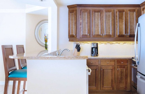 Opal Complejo | 𝐅𝐢𝐧𝐝𝐢𝐧𝐠 𝐌𝐞𝐢𝐥𝐢 Beachfront Surf Club Resort + Amenities Included. 2BR