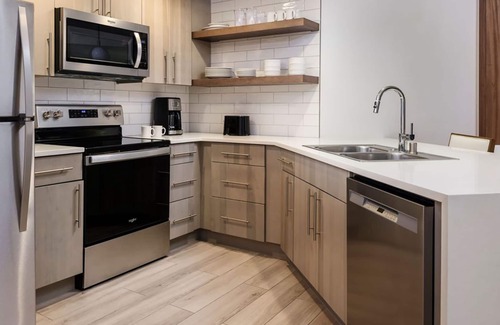 Newport Coast Complejo | 𝐅𝐢𝐧𝐝𝐢𝐧𝐠 𝐌𝐞𝐢𝐥𝐢 Waterside Newport Coast Retreat + Amenities. 2-Bedroom