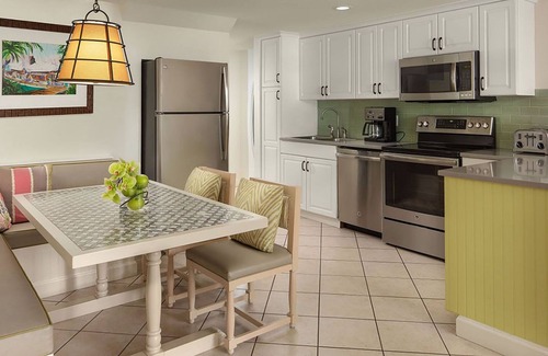 Truman Annex Complejo | 𝐅𝐢𝐧𝐝𝐢𝐧𝐠𝐌𝐞𝐢𝐥𝐢 Near Duval Street, Waterfront Sunset Harbor Resort. 2BR