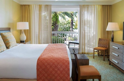 Truman Annex Complejo | 𝐅𝐢𝐧𝐝𝐢𝐧𝐠𝐌𝐞𝐢𝐥𝐢 Near Duval Street, Waterfront Sunset Harbor Resort. 2BR