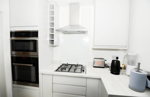 Manchester Casa | Fine 3-bed House in Manchester for up to 6 People