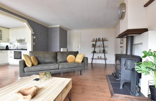 Kaatsheuvel Casa | Fine bungalow with garden and wellness
