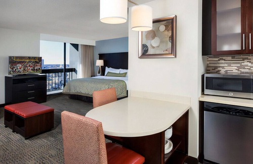 SoNo Casa | Finely Appointed Suite w/ Kitchen & Free Wi-Fi!