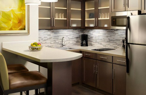 SoNo Casa | Finely Appointed Suite w/ Kitchen & Free Wi-Fi!