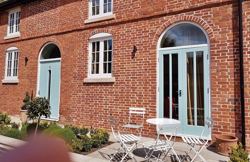 Breedon on the Hill Cabaña | No.2 Meynell Mews