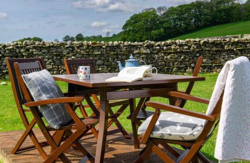 Hawes Casa | Finest Retreats - Shepherds Cottage at Mile House Farm