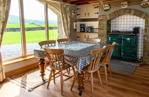 Hawes Casa | Finest Retreats - Shepherds Cottage at Mile House Farm