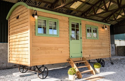 Beaworthy Casa | Finest Retreats - The Shepherd's Hut at Northcombe Farm