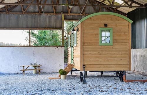 Beaworthy Casa | Finest Retreats - The Shepherd's Hut at Northcombe Farm