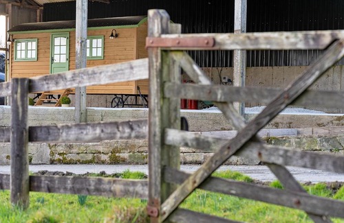 Beaworthy Casa | Finest Retreats - The Shepherd's Hut at Northcombe Farm