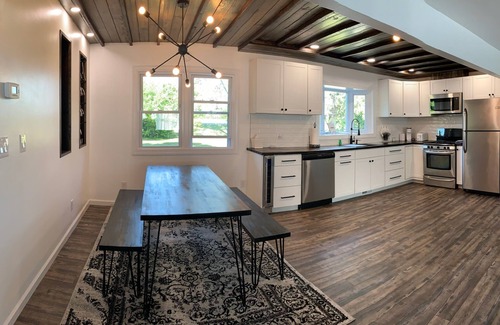 Seneca Falls Casa | Finger Lakes Wine Trail 2 Master Suite Bedrooms