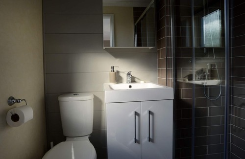 Liverton Cabina | Finlake Fairways Prestige Buckland Lodge sleeps 6