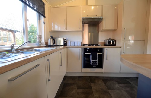 Liverton Cabina | Finlake Fairways Prestige Buckland Lodge sleeps 6