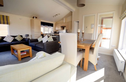 Liverton Cabina | Finlake Fairways Prestige Buckland Lodge sleeps 6