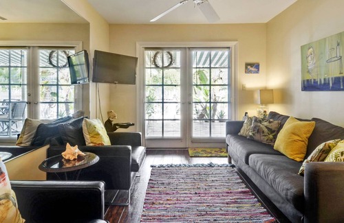 Truman Annex Cabaña | Finn Key by Avantstay w/ Covered Patio & Shared Pool! Week Long Stays Only