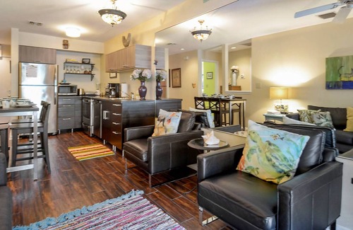 Truman Annex Cabaña | Finn Key by Avantstay w/ Covered Patio & Shared Pool! Week Long Stays Only