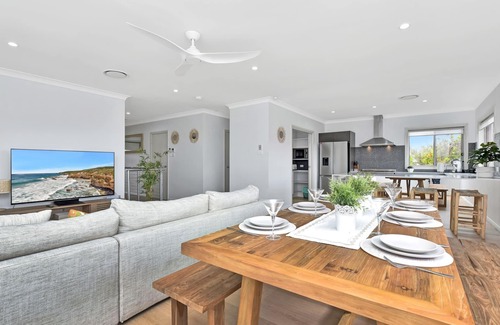 Caves Beach Casa | Finns at Caves Beach Resort