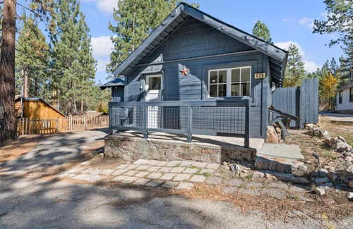 Big Bear Lake Casa | Finns Fish Camp - Walking distance to Lake and Village! Back patio with barbecue, fully fenced yard!