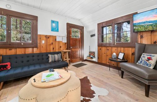 Big Bear Lake Casa | Finns Fish Camp - Walking distance to Lake and Village! Back patio with barbecue, fully fenced yard!