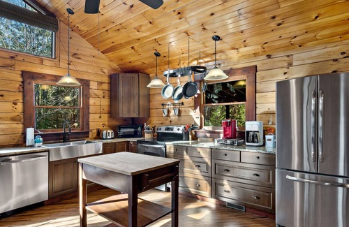 Vein Mountain Cabina | Fiona's Forest Haven by Carolina Properties