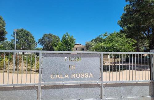 Lecci Apartamento | Fiori Di Cala Rossa Très beau studio, 2 adultes 1 enfant moins de 3 ans, au sein d'une résidence hôtelière avec piscine et plage Cala Rossa à 600m