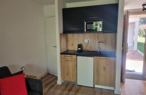 Lecci Apartamento | Fiori Di Cala Rossa Très beau studio, 2 adultes 1 enfant moins de 3 ans, au sein d'une résidence hôtelière avec piscine et plage Cala Rossa à 600m