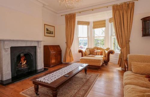 Menai Bridge Casa | Fir Grove