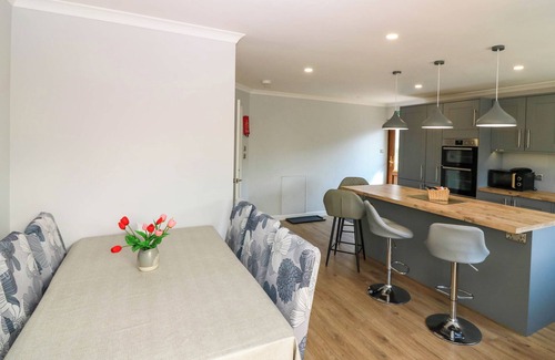 Glencarse Cabaña | FIRCROFT, pet friendly, character holiday cottage in Errol