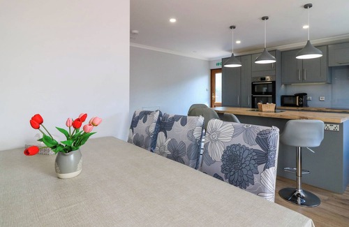 Glencarse Cabaña | FIRCROFT, pet friendly, character holiday cottage in Errol