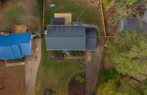 North Raleigh Casa | Fire pit - 6 Min to North Hills - Screened Porch