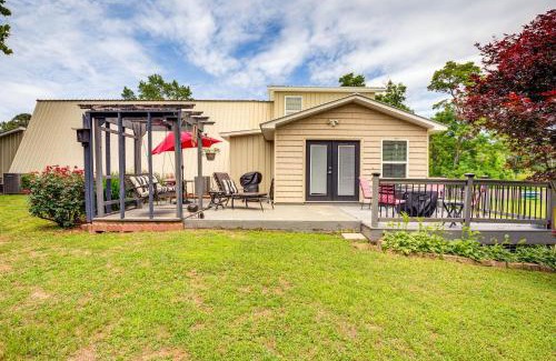Fackler Casa | Fire Pit and BBQ Lake Guntersville Family Home