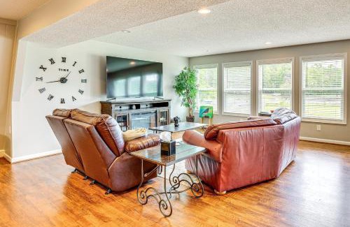 Fackler Casa | Fire Pit and BBQ Lake Guntersville Family Home