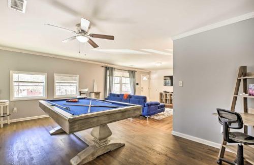 Collier Heights Casa | Fire Pit and Deck Atlanta Home about 8 Mi to Dwtn!