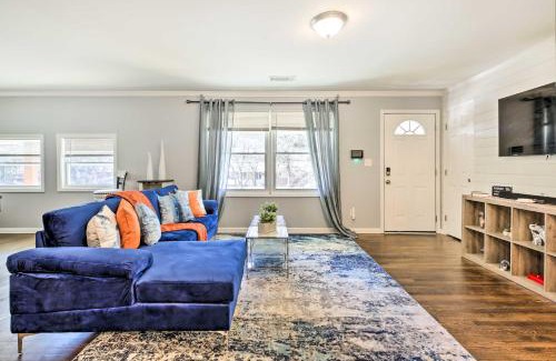 Collier Heights Casa | Fire Pit and Deck Atlanta Home about 8 Mi to Dwtn!