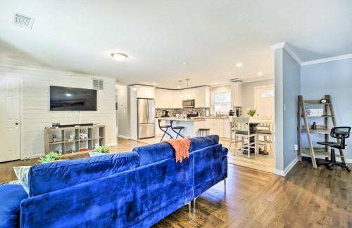 Collier Heights Casa | Fire Pit and Deck Atlanta Home about 8 Mi to Dwtn!