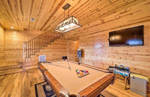 Burnsville Casa | Fire Pit and Views Picturesque Cabin in Burnsville!