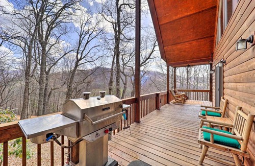 Burnsville Casa | Fire Pit and Views Picturesque Cabin in Burnsville!