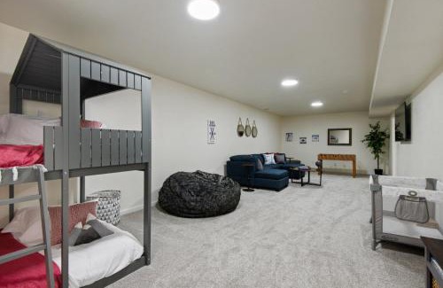 Westminster Casa | Fire Pit Funhouse 2 Master Suites Game Rm