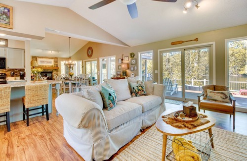 Mountain Home Casa | Fire Pit & Grill: Riverfront Home in Arkansas!