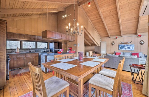 East Stroudsburg Cabaña | Fire Pit & Grill: Lakefront Poconos Cottage!