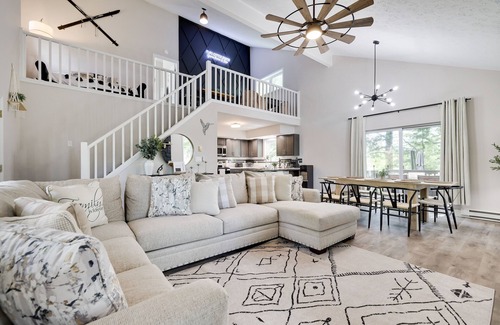 Tobyhanna Chalet De Esquí | Fire Pit* HOT TUB* PlayRoom*Fireplace*SmartTVS