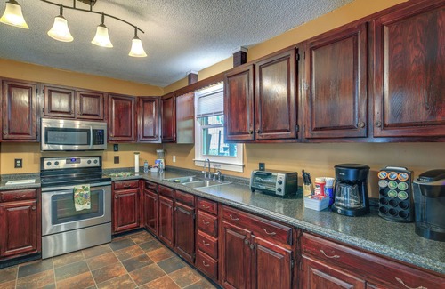 Sparta Casa | Fire Pit & Mountain Views: Quiet Sparta Getaway